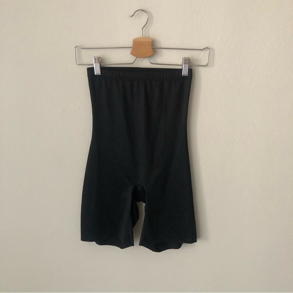 Assets by Spanx High-Waist Shaping Thigh Slimmer in Black M - Picture 4 of 9